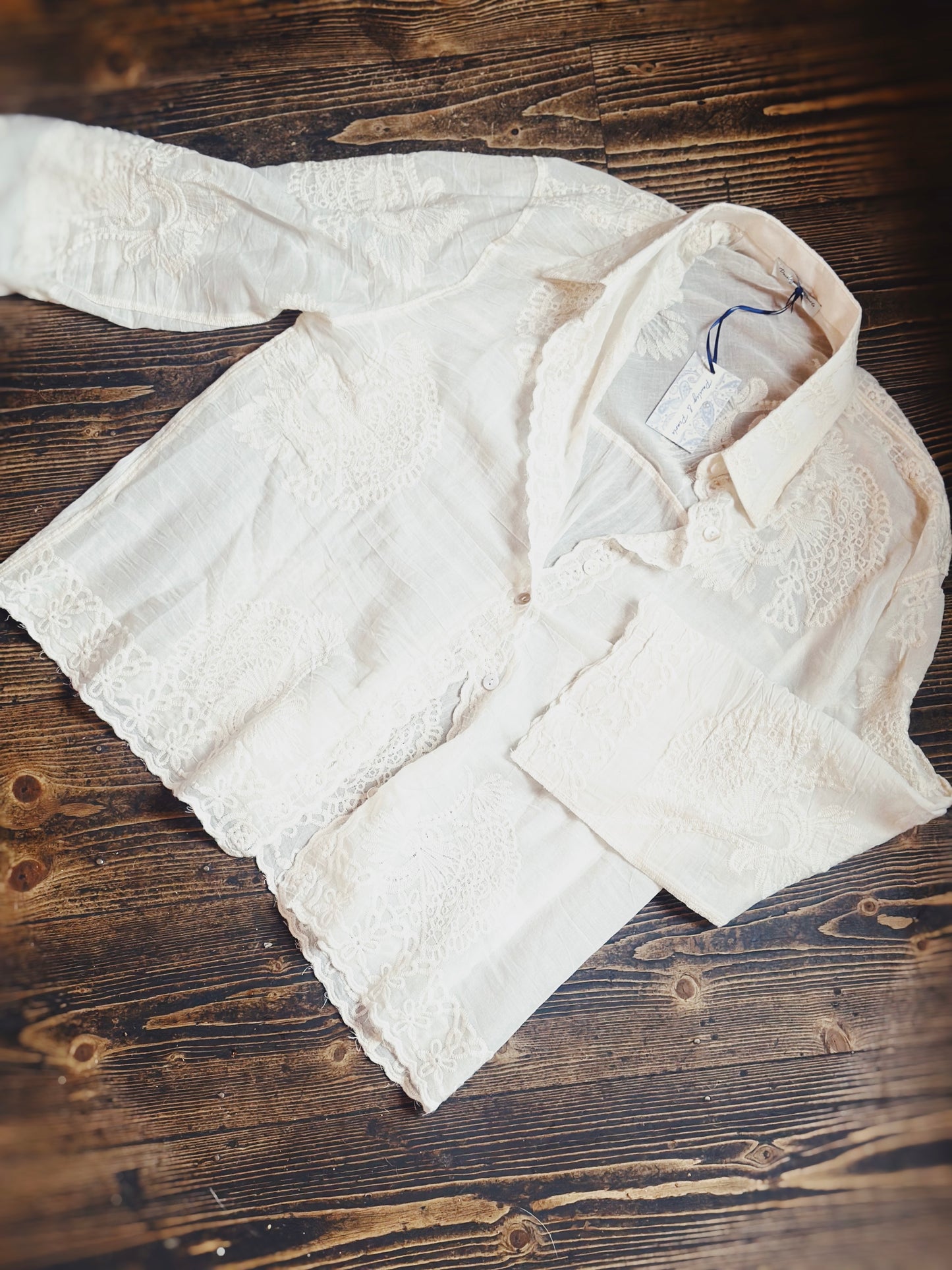 Appliqué Cream Shirt